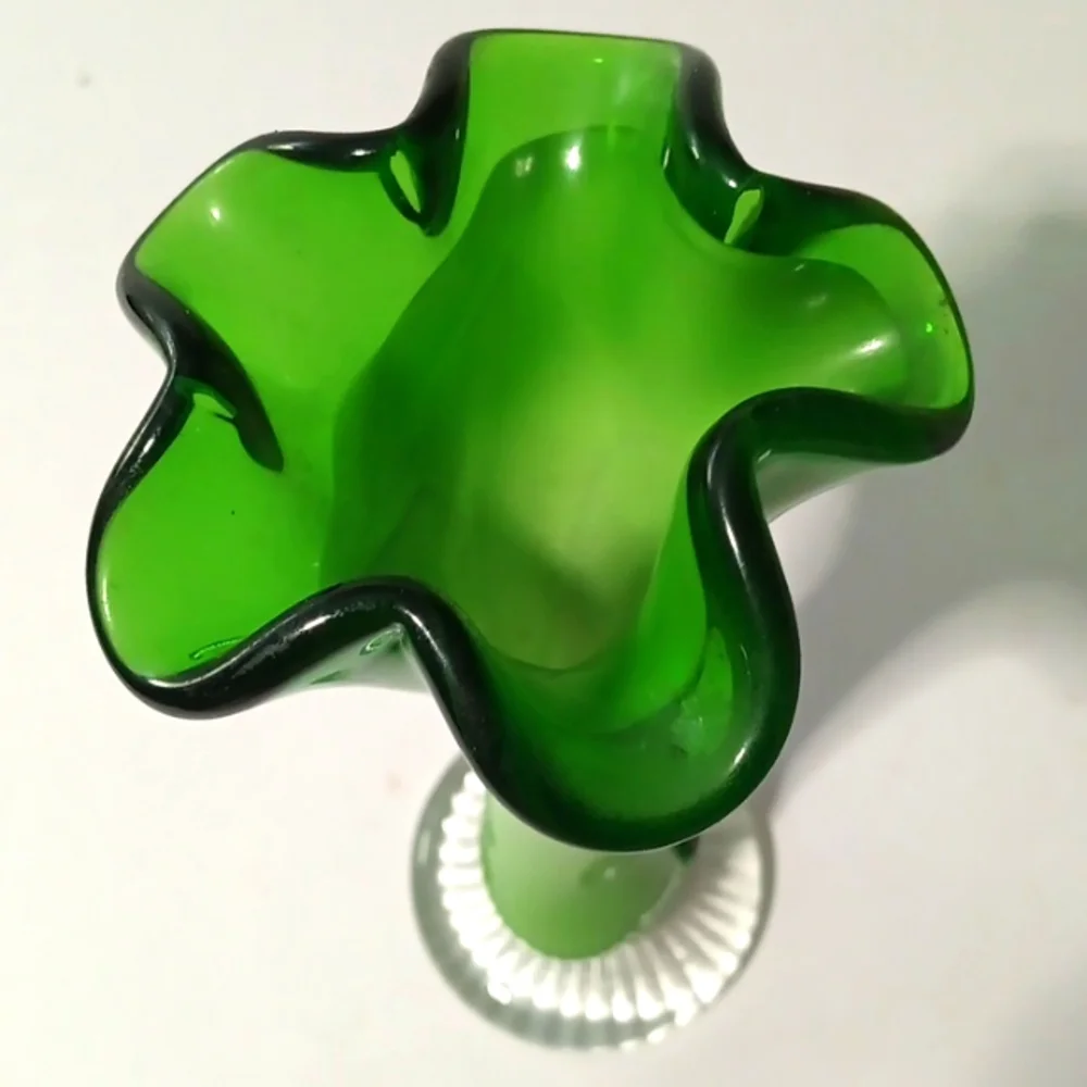 Vintage European Blown Glass Vase Gorgeous Green with Red Flower And Fluted Top - Picture 7 of 9